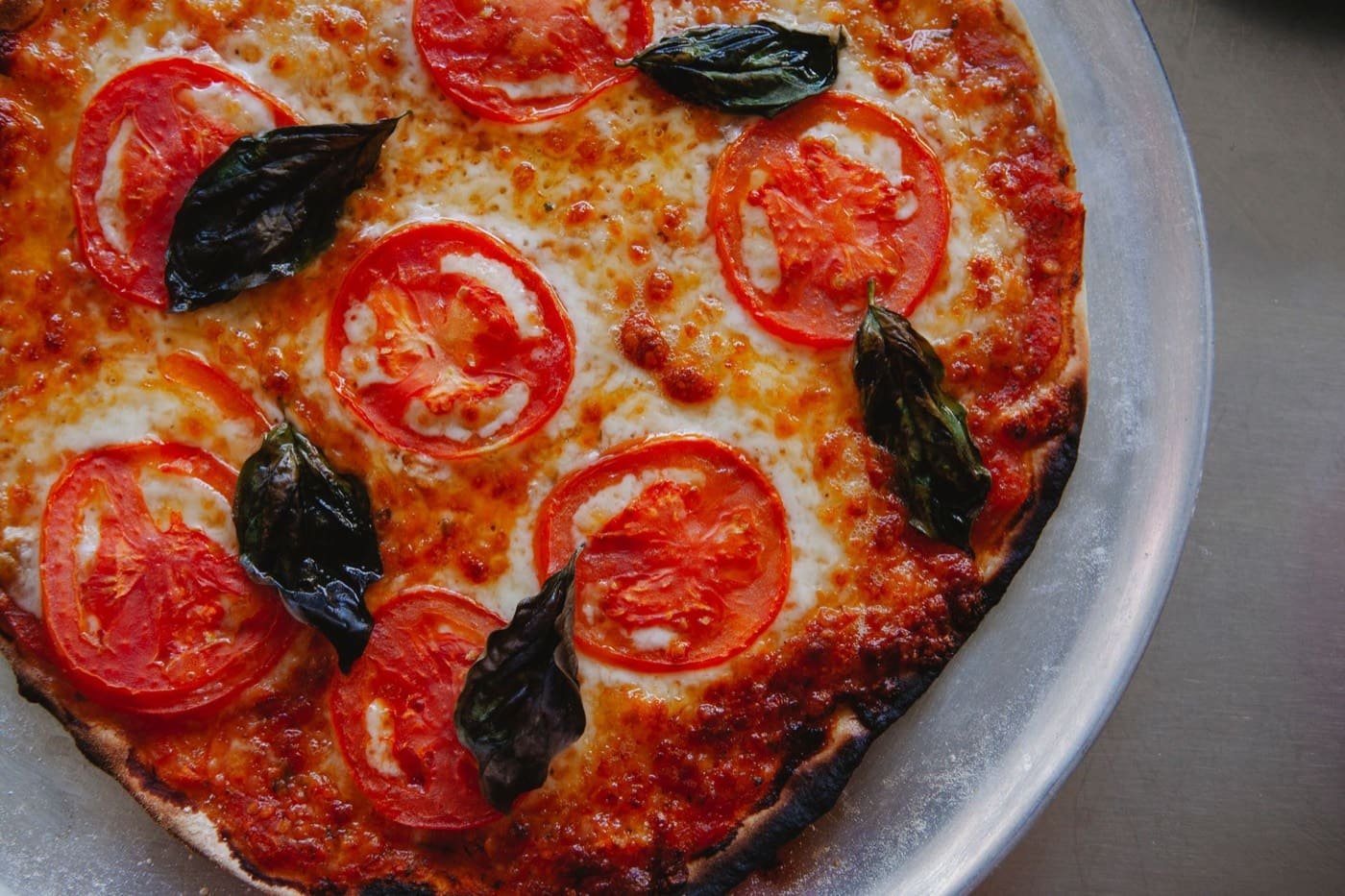 Margherita con basilico fresco