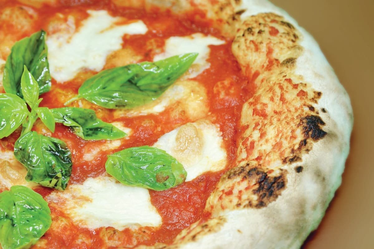 Pizza appena sfornata